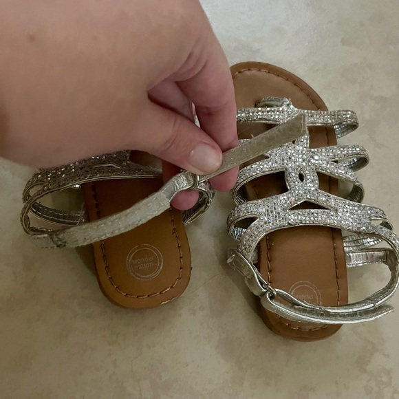 3 Pairs of 7M Girls Shoes - Picture 11 of 13